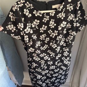 LOFT Black Sheath Fitted Floral Dress Short Sleeve Crew Neck